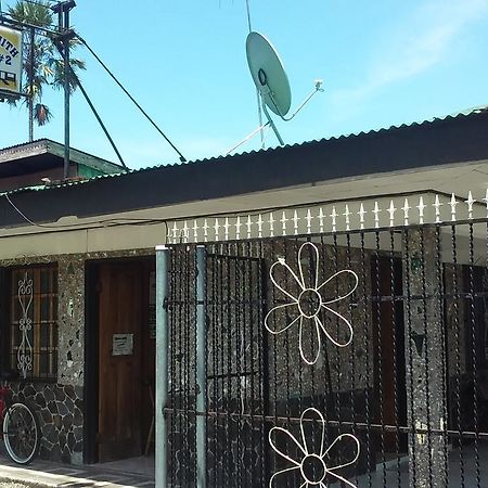 Cabinas Smith 2 Cahuita Eksteriør billede